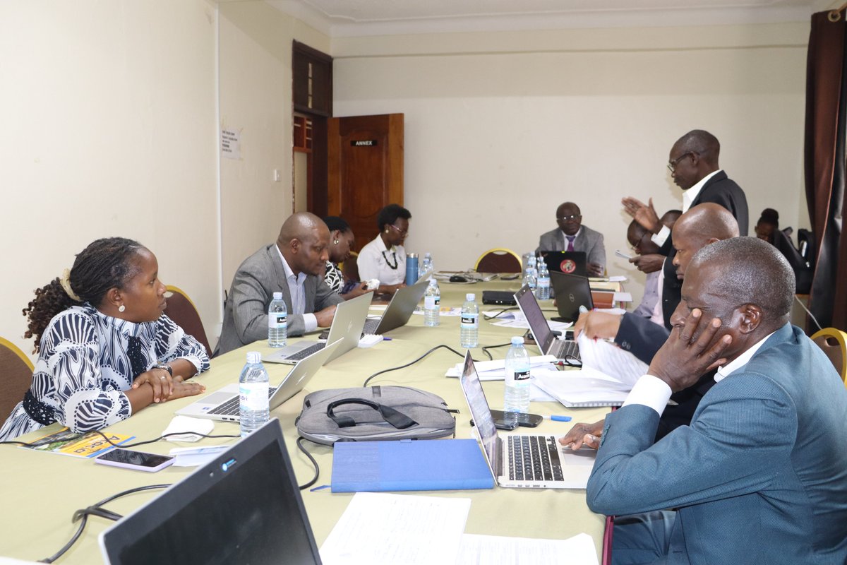 MUST_CITT's tweet photo. Prof. Julius Lejju the  former Dean Faculty of Science @MbararaUST shared a comprehensive recap about yesterday's training sessions on Professional Ethics, Classroom Management, Guidance and Counselling. This set the ball rolling for yet another day of knowledge sharing @UNESCO https://t.co/l8zKGjNZW1
