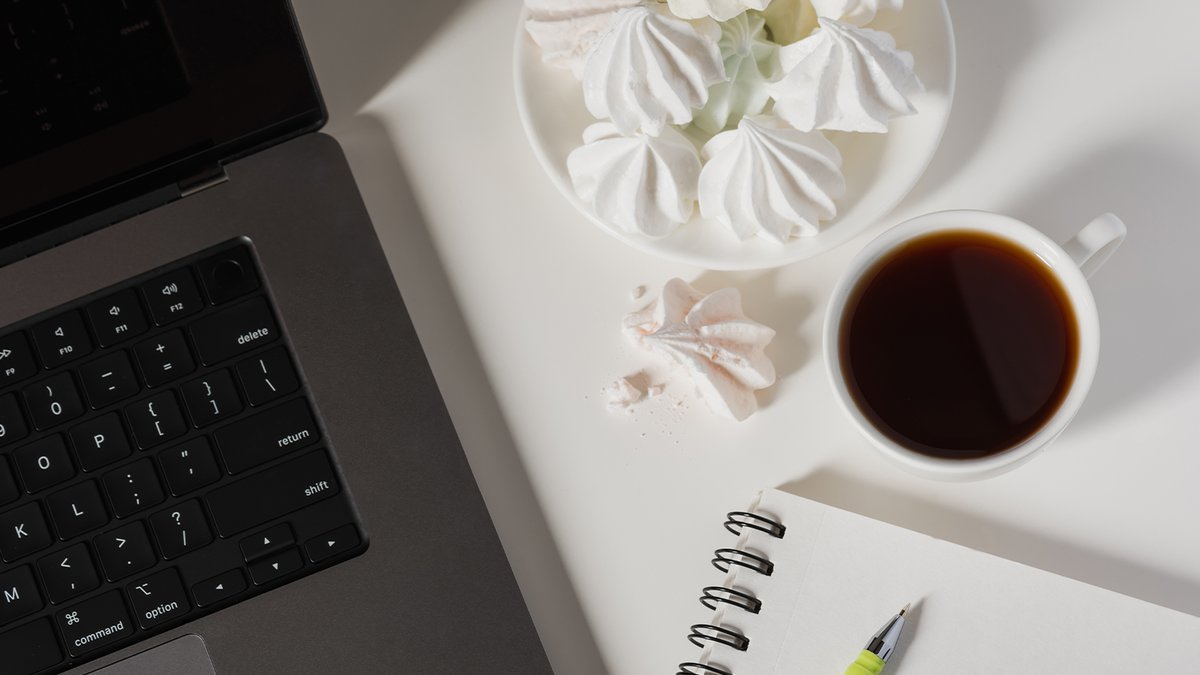 UnityLine's tweet image. 🍥Dziś Światowy Dzień Bezy! W biurze Unity Line świętujemy, delektując się bezą przy filiżance kawy. ☕️ 
🎉Today is World Meringue Day! At Unity Line, we're enjoying meringues with coffee or tea in the office. 🍵
#UnityLine #WorldMeringueDay #CoffeeBreak #ŚwiatowyDzieńBezy