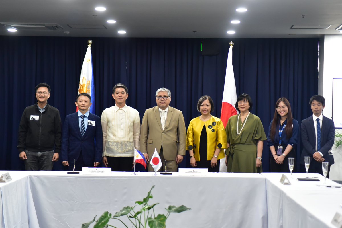 AmbJPNinPH's tweet photo. Thrilled to announce that Japan will be supporting the Open RAN laboratory at @Official_UPD with @DICTgovph! 🌐 Together, 🇯🇵 and 🇵🇭 are #LinkingUp 🔗 to build an open, interoperable, and trusted ICT ecosystem for a Free and Open Indo-Pacific! 🌊 https://t.co/vluiRmTkg5