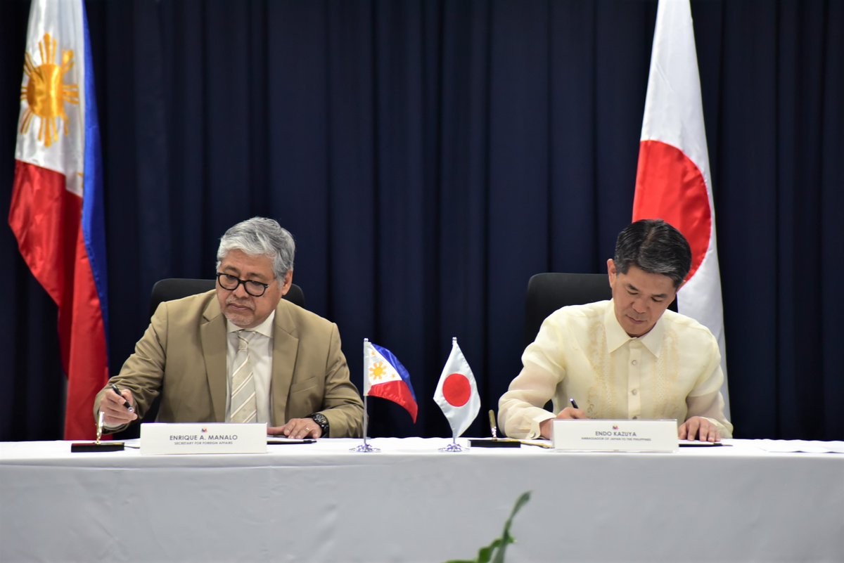 AmbJPNinPH's tweet photo. Thrilled to announce that Japan will be supporting the Open RAN laboratory at @Official_UPD with @DICTgovph! 🌐 Together, 🇯🇵 and 🇵🇭 are #LinkingUp 🔗 to build an open, interoperable, and trusted ICT ecosystem for a Free and Open Indo-Pacific! 🌊 https://t.co/vluiRmTkg5