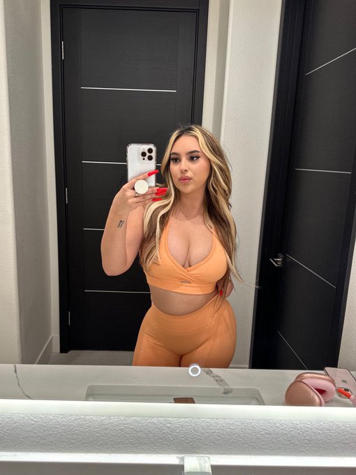 Looking for a serious relationship 
Dm me privately if you are finding a serious relationship 🤍😍
