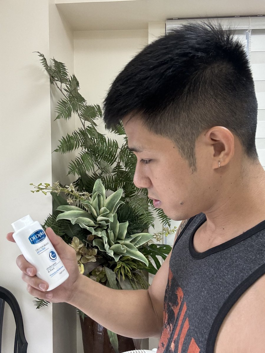 jickson0326's tweet image. Embrace your natural confidence with  #DEOplus. Perfect for when you’re hitting the gym or just staying active! #DEOplusNaturalDeodorantPowder #GymTok