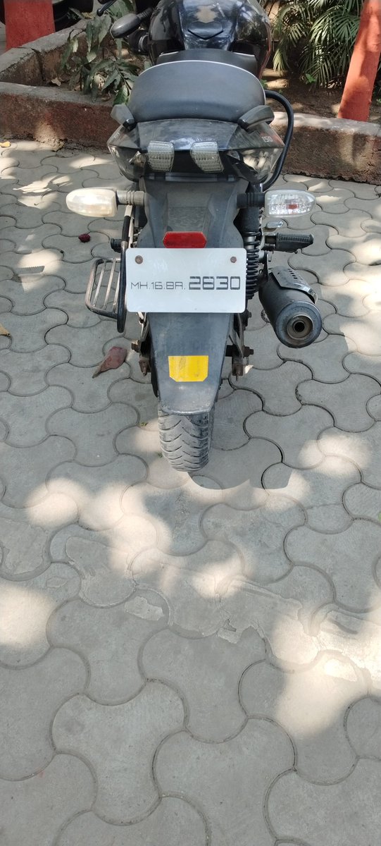 GauravIngale05's tweet photo. Selective action by @vimantal? My bike was towed, but this bike with an illegal fancy number plate is parked right in front of a police station with no action! Are rules only for some? @PuneCityPolice @PuneTrafficU @PuneCityTraffic #TrafficRulesForAll #DoubleStandards https://t.co/VEMXQbbh1b