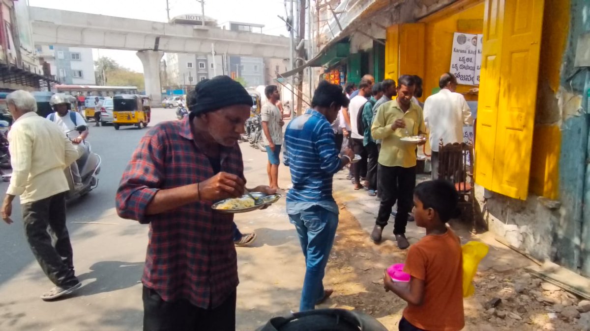 GoodSamaritanIn's tweet photo. Started One Rupeel Meals inspiration @GautamGambhir hope this serves the purpose, join us to make hyd a hunger free city. #hungerfree #onerupeemeals @WeAreHyderabad @Hemamalinimp_ls @GautamGhambir33 @mithunda_off @RakeshSharma82 @sunilsavara @GiveIndia @WFP https://t.co/QLMmrVZYJr