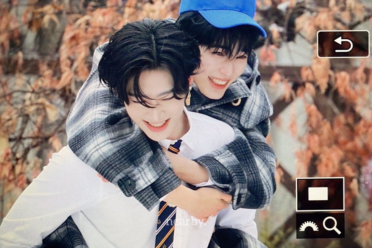_mangohao's tweet photo. 우리집 고양이들 잘노네~ https://t.co/P4RwAHGwPu