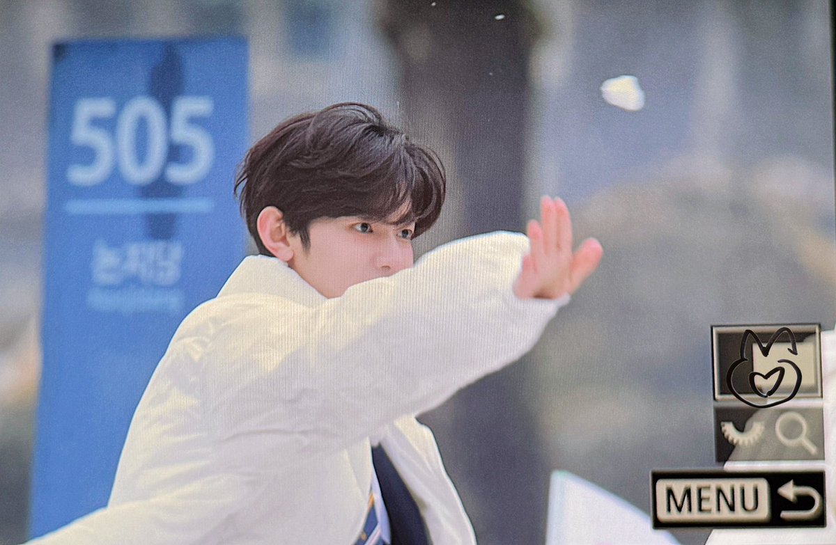 _mangohao's tweet photo. 어떻게 눈 던지는 것조차 귀여울 수가 있음? https://t.co/wJfhxPw4oJ