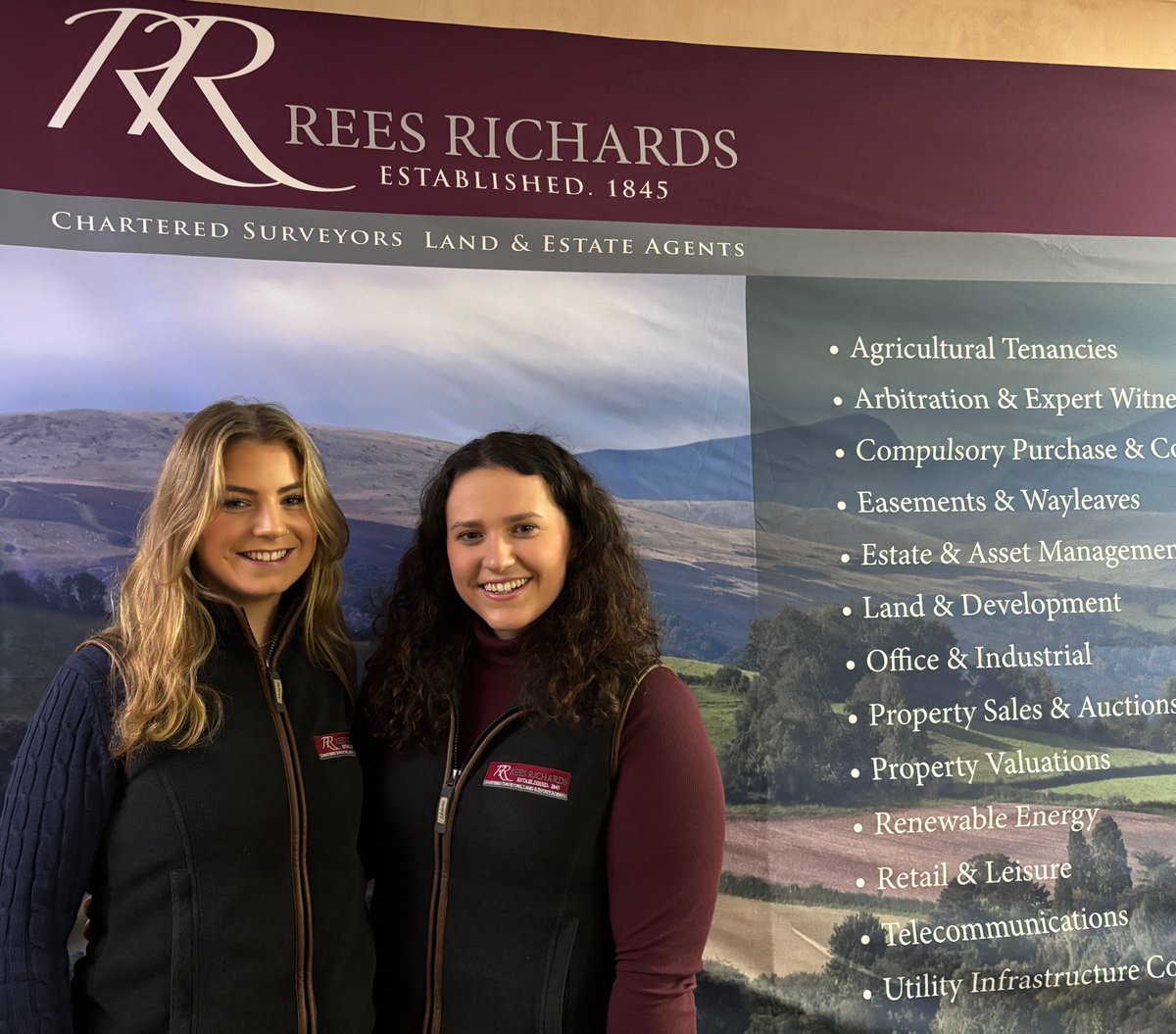 Mae’n Wythnos Genedlaethol Prentisiaethau, ac i dynnu sylw at y gwaith a wnawn i gefnogi prentisiaid, rydym yn edrych ar rai o’r cyfleoedd rydym yn eu cynnig i’r rhai a allai fod eisiau dysgu mewn ffordd wahanol at ddysgu. 🧵

shorturl.at/qawaM

#AWWales2025 #WPCymru2025