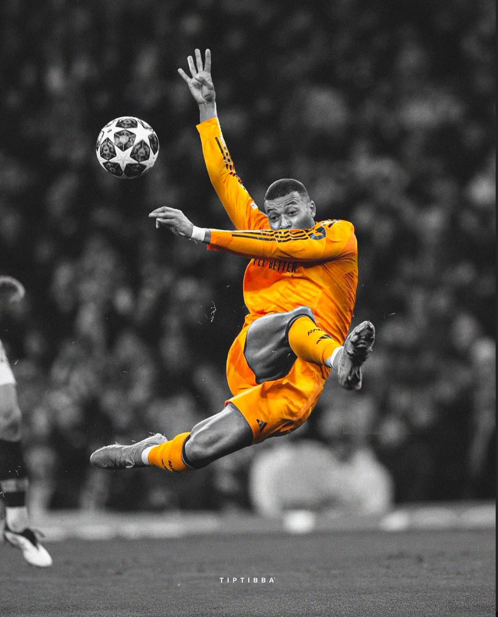 Kylian's tweet image. Same pose, different time. 🥶