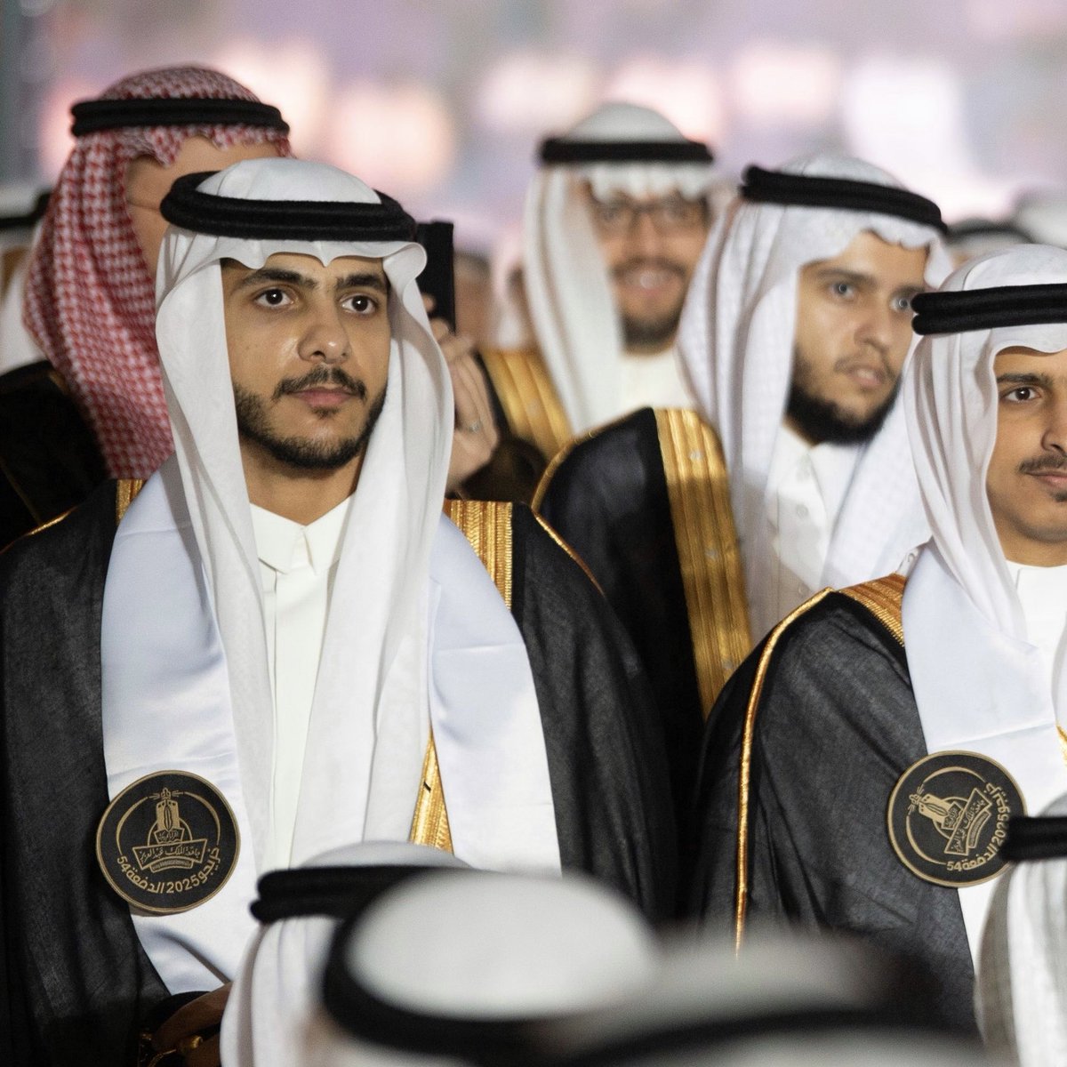 v_1qu's tweet photo. تم بحمد اللّٰه تخرجي من كلية طب الأسنان وجراحة الوجه والفكين بمرتبة الشرف وحصولي على
(المركز الاول)🥇

فالحمدلله عند البدء وعند الختام 💙🎓 https://t.co/YeJbNoAHOo