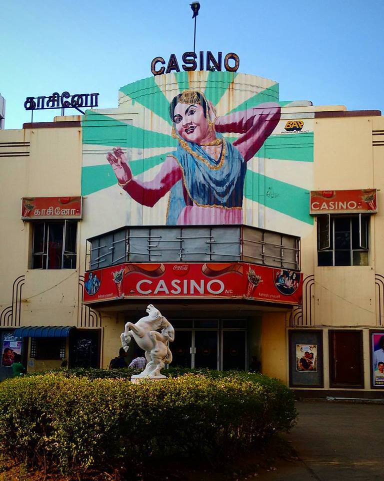 MadrasFSC's tweet photo. Chennai once had stunning Art Deco style theatres.

There was a certain charm associated with these theatres that we don't find  in the modern hollow facades of today's theatres.

#Casino #alankar #roxy #mrtheatres https://t.co/aUlrVWigr6