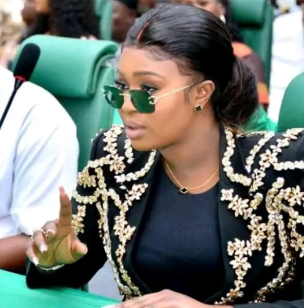 enofure27's tweet photo. Tuface clarify the connection between 2face, Annie and Hon. Natasha relationships.
Annie fvck 15gb Mbappé Natasha Nedu Unizig 2k to 6k Taiwo Awoniyi deeone 2baba lecturer Ederson Vinicius Jr Deborah Pablo Escobar Allegedly #fixourhealth Nnamdi Kanu https://t.co/NUjvw4gwgM