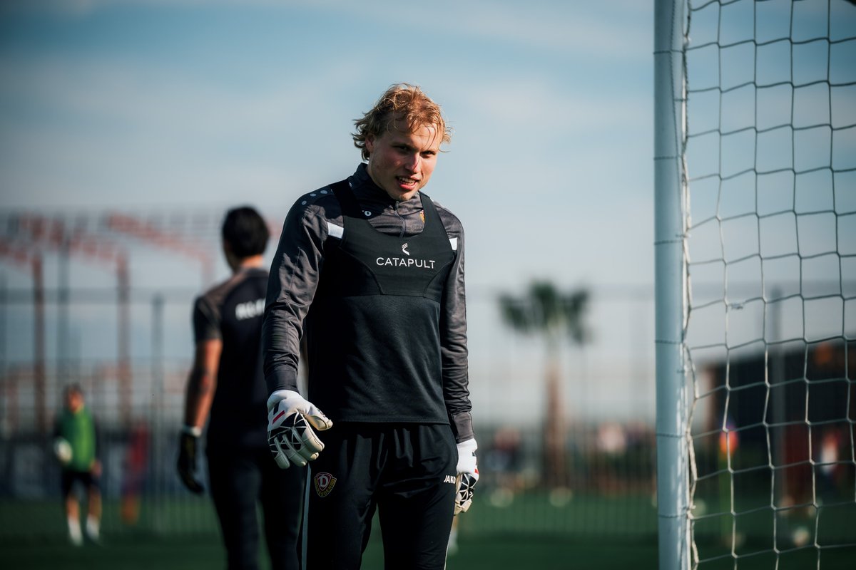 DynamoDresden's tweet image. Heute feiert unser Torhüter Phillip #Böhm seinen 23. Geburtstag!🥳Lieber 'Böhmi', zu Deinem Ehrentag gratulieren wir Dir herzlich und wünschen nur das Beste, Glück, Gesundheit sowie viele schöne Momente in Schwarz-Gelb! 🎂 #sgd1953