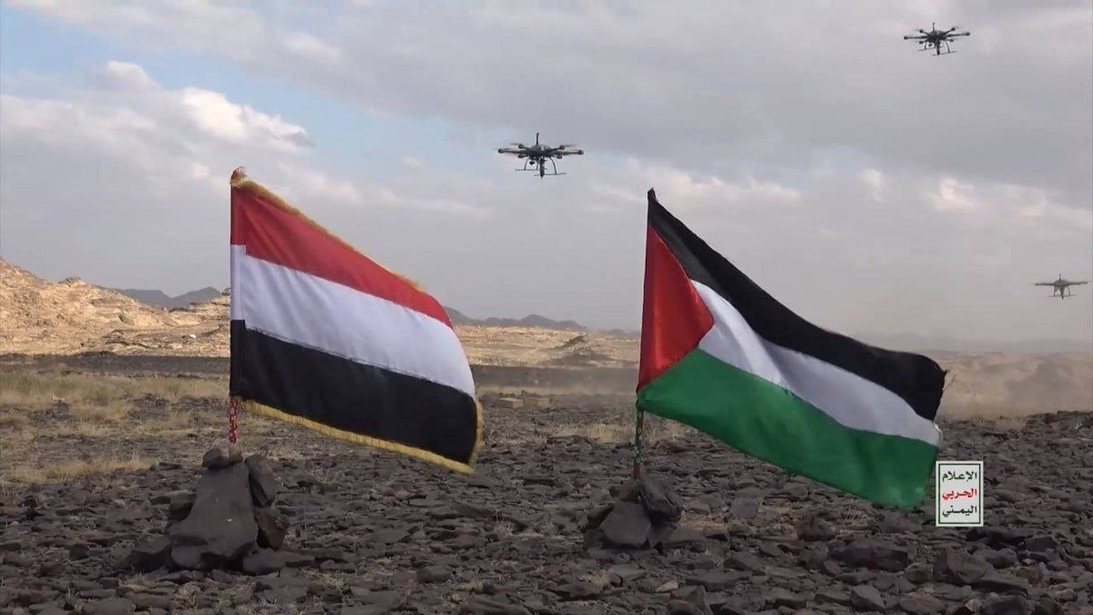 مساعد مدير دائرة التوجية المعنوي في القوات المسلحة اليمنية، أمين البرعي، في حديث لـ "شبكة قدس": 

- حاملات الطائرات والبوارج الحربية التي حاولت شنّ عدوان على اليمن لحماية السفن الإسرائيلية خلال الحرب، ولّت خاسرة. وإن عادت الحرب، فإن أيدينا على الزناد، والشعوب العربية والإسلامية