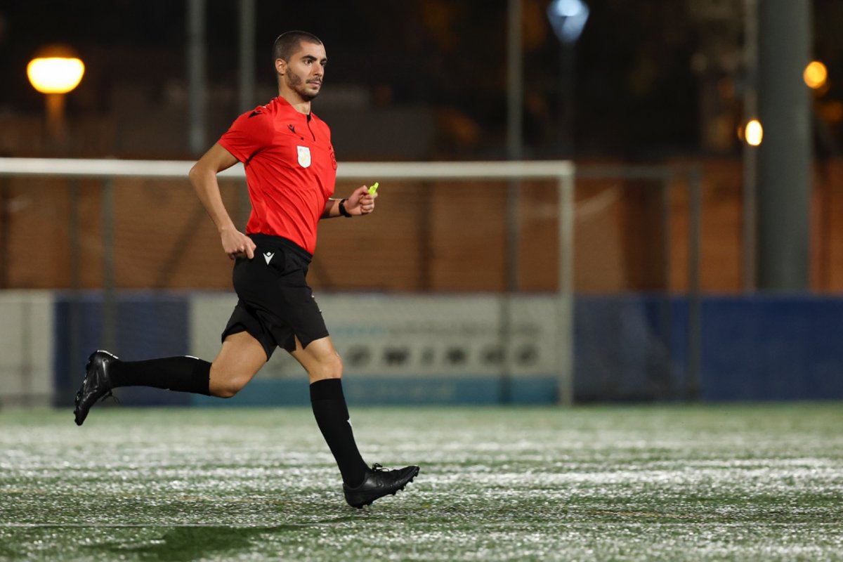 FCF_CAT's tweet photo. ✅ Inscripcions al nou curs d’àrbitres per la temporada 2⃣5⃣ - 2⃣6⃣

📅 Des del 15 de febrer fins el 15 de març, s’obre el termini de preinscripció online 

▶️ Durada: D'abril a juny

🔗 Els detalls a https://t.co/kMzqofa9uh https://t.co/PsxaMVXZKM
