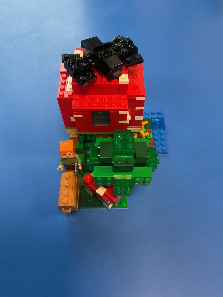 Year 6 Lego Club have complete their first project.  Well done you have used excellent communication skills and team work to finish the set. 👏