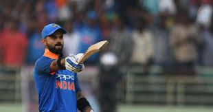 RohitN35393's tweet image. Kohli lifting bat after crossing single digit 🔥 #backtoform