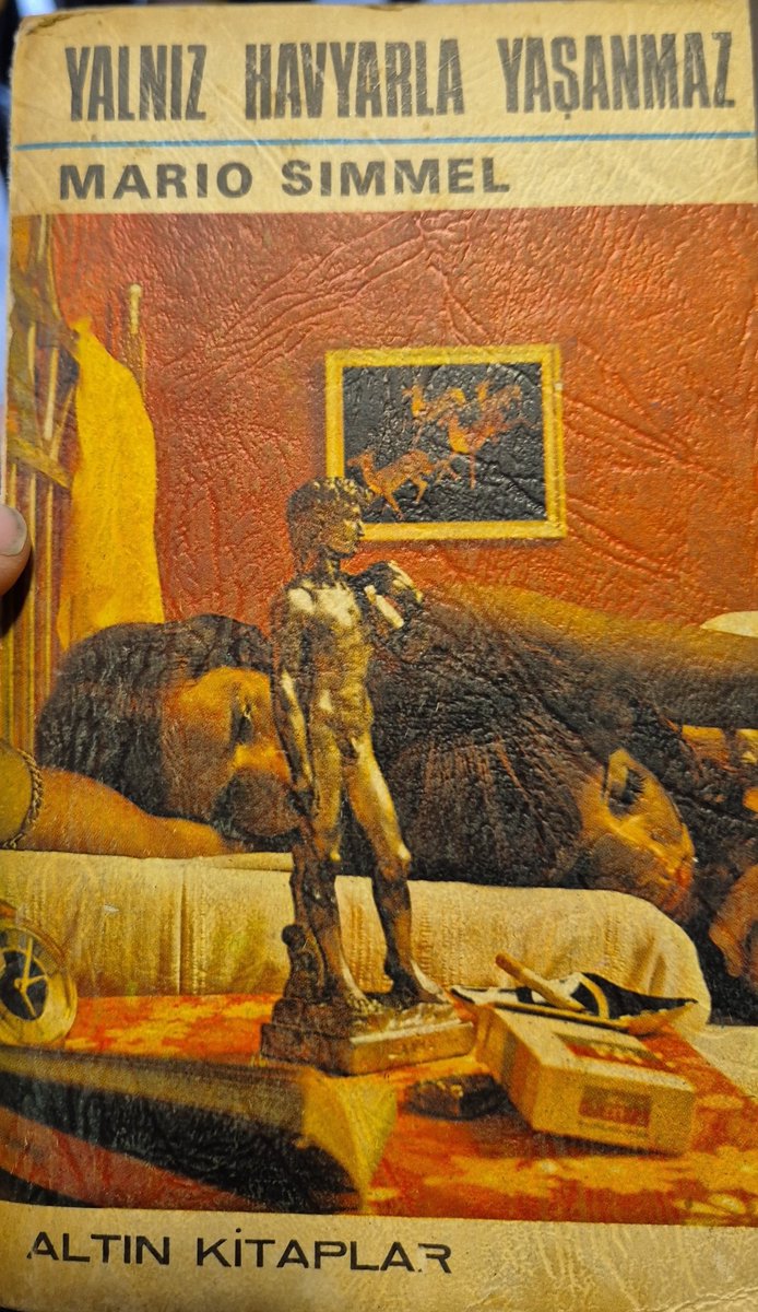 Bazı kitap adları. Yalnız Havyarla Yaşanmaz. Elbette ! Mario Simmel'den. <a href="/altinkitaplar/">Altın Kitaplar</a>
