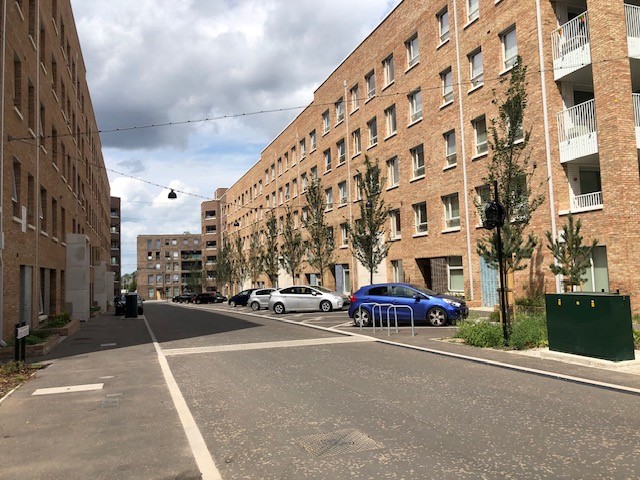 MPSCommunities's tweet image. MET DOCO’s with @lbbdcouncil @barkingriver @Bellway_Homes successfully ensured Barking Riverside achieved @securedbydesign GOLD. 494 residential units feature SR2 communal doors, access control, PAS24 doors & windows, Gerda protection and lighting. All helping prevent Crime & ASB