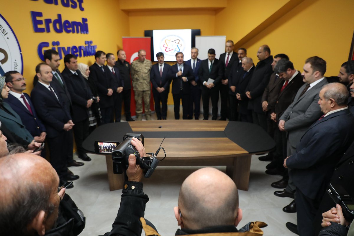 İlçe Kaymakamımız Sayın Halil İbrahim KÖROĞLU Değer Erzincan Projesi kapsamında düzenlenen protokol imza törenine katılım sağladı.