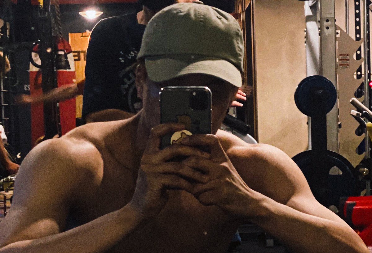 roverkai's tweet image. THIS genre of jongin mirror selfies