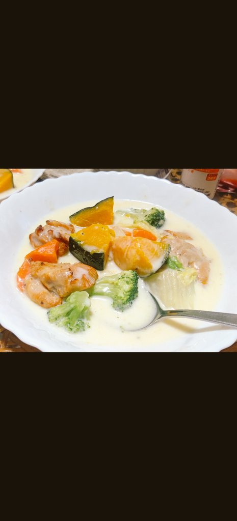 こんばんは！
本日の夕飯はチキンのクリーム煮です。
クリームについて、一般の日焼け止めクリームには海を汚す成分が含まれており、サンゴの白化の原因にもなっています。
#SDGs
#環境問題
#夕飯
#海洋問題
#サンゴ