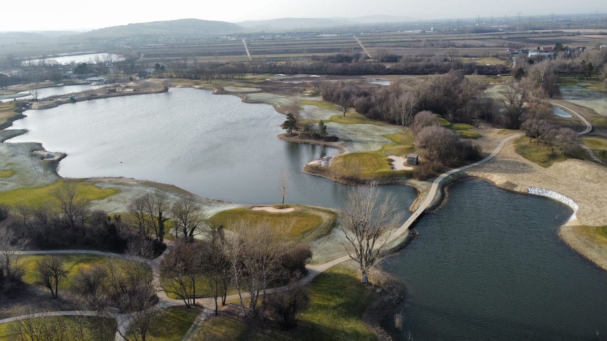 DuraBunker's tweet image. Finish line in sight @ Diamond CC We&apos;ve crafted Diamond Logo from our bunker edging material as per the wishes of the client - Diamonds, as they say, are forever, these bunkers may just give them a run for their money!! #turnkeysolutions #bunkerliner #syntheticbunleredging