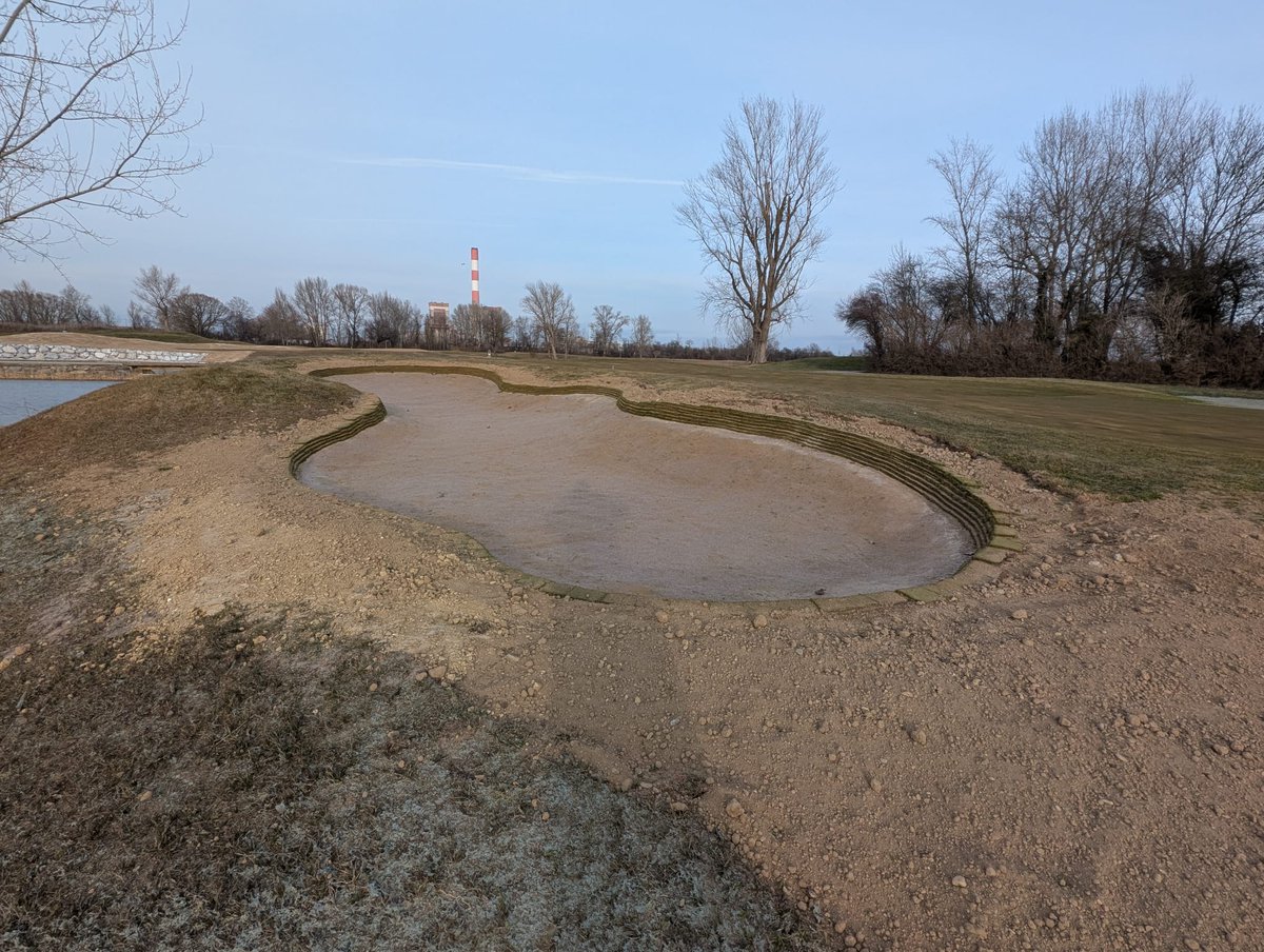 DuraBunker's tweet image. Finish line in sight @ Diamond CC We&apos;ve crafted Diamond Logo from our bunker edging material as per the wishes of the client - Diamonds, as they say, are forever, these bunkers may just give them a run for their money!! #turnkeysolutions #bunkerliner #syntheticbunleredging