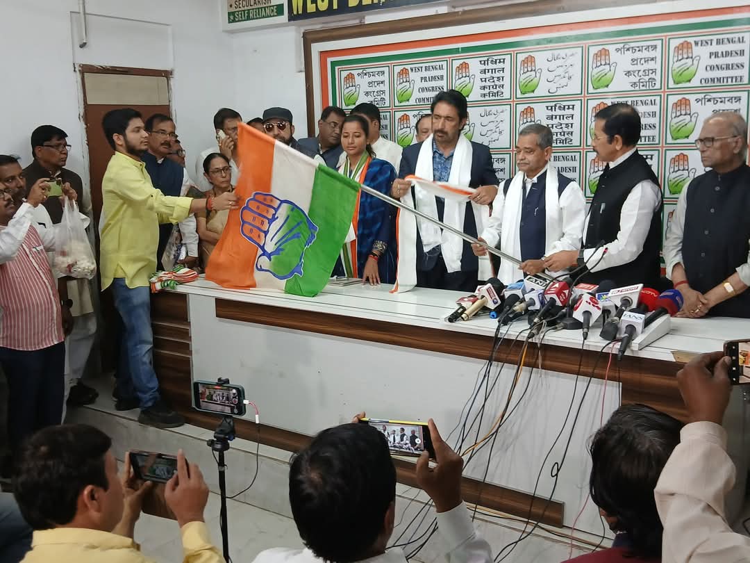 GAMIR_INC's tweet photo. Former MP Abhijit Mukherjee joined the Congress after leaving Trinamool Congress in a function held at Bidhan Bhavan in Kolkata today. West Bengal Pradesh Congress President Subhankar Sarkar, AICC Secretary @AmbaPrasadINC, former MP Pradeep Bhattacharya and other leaders were present.