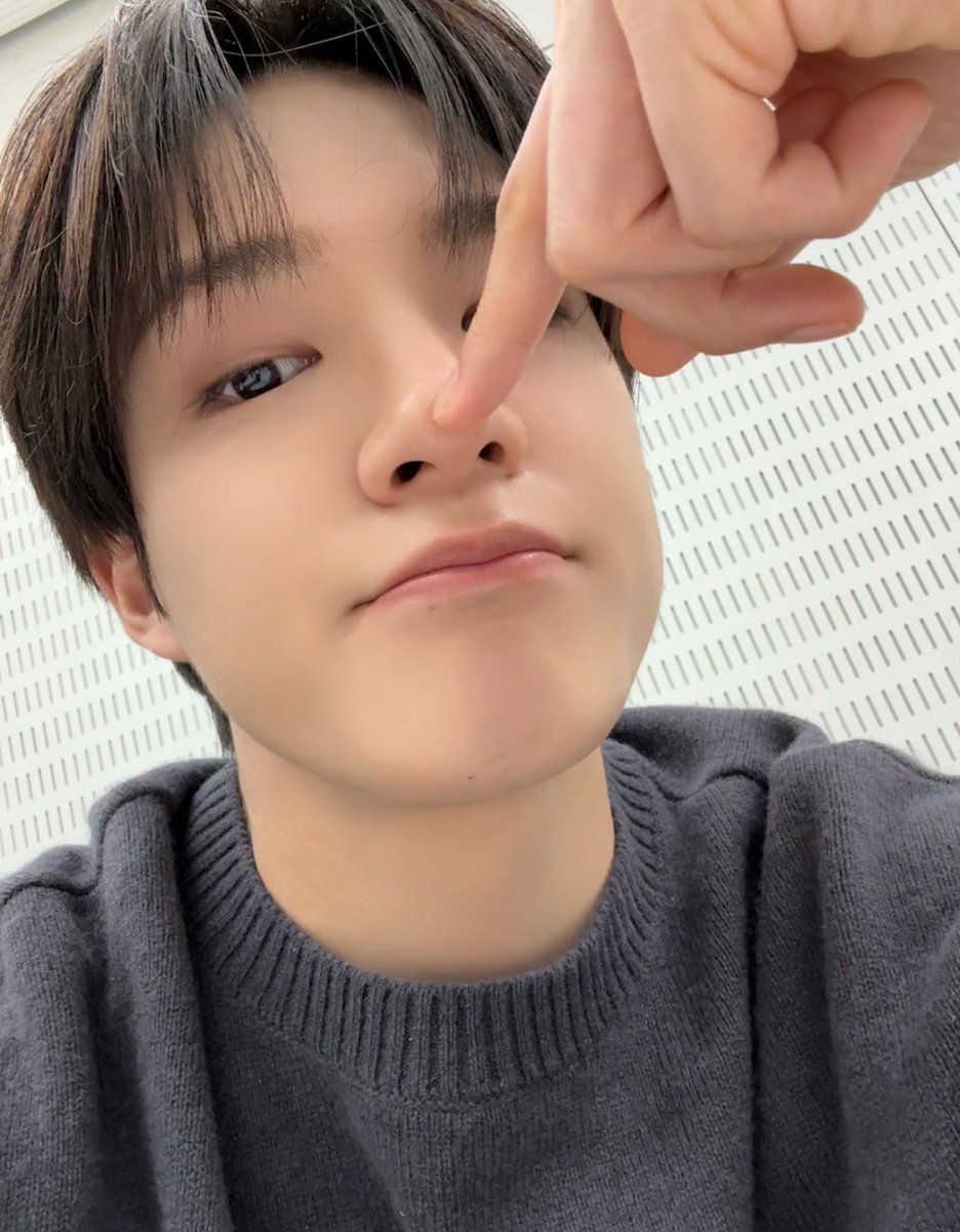 jamong1323's tweet photo. 🐶 코 말랑🖤 https://t.co/hrvLGXzANs