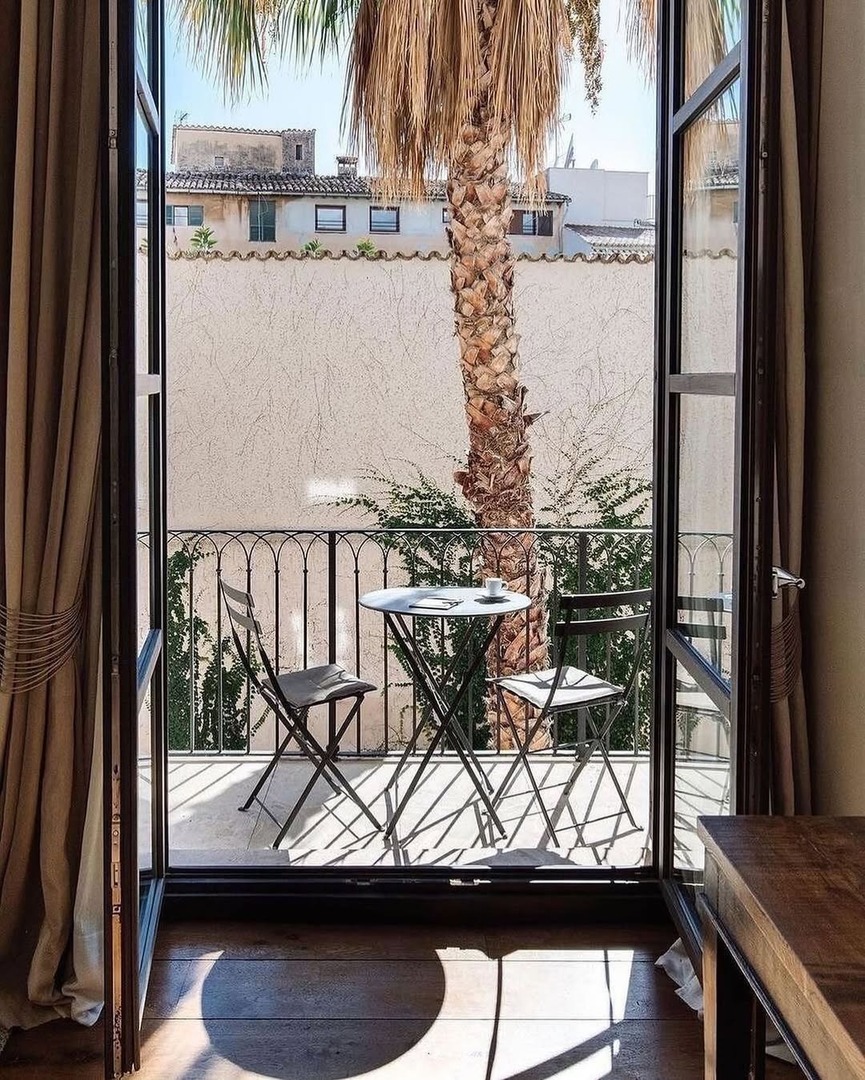 Coffee on your own private balcony. The afternoon done right. ☕

#hotelsantfrancesc #santfrancesc #mallorca #palma #visitpalma #discoverpalma #designhotels #luxurytravel #MichelinKey #OneMichelinKey #springtravel #spring #afternoon #coffee