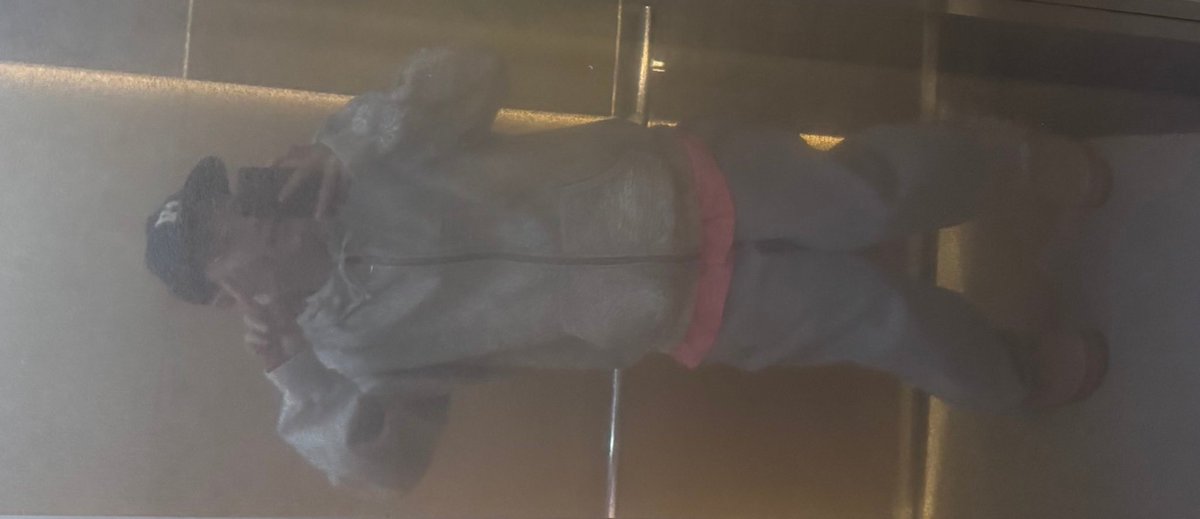 Taking a mirror shot for my beloved MOODZ since they beg for it so bad. So here comes the masterpiece.