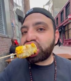Djardon1004's tweet photo. Mesoamérica domesticando el maíz en el 2500 a.C.
Europeos en 1492: ‘Este elote con mayonesa me cambiará la vida’.😂😂
#Memes https://t.co/GQAzLNaKOw