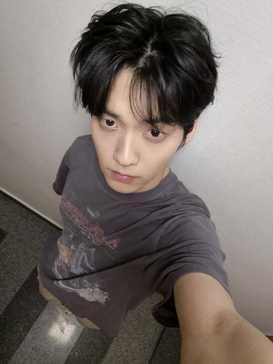 gen z selfies ❌
กลัวโดนล้อไม่ใส่กางเกง ✅