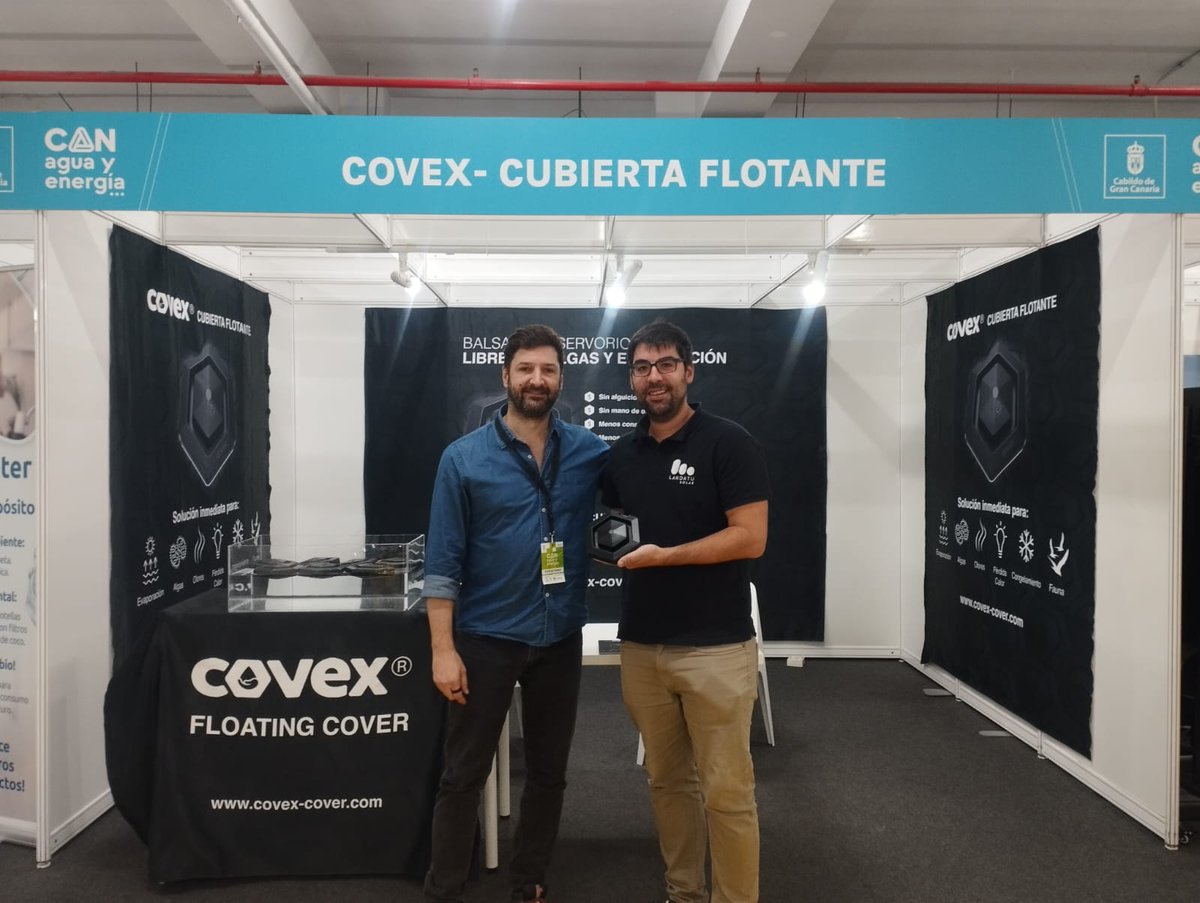 LandatuSolar's tweet photo. #LandatuSolar y #Covex® unimos fuerzas para maximizar la eficiencia de la energía solar flotante🌊

✅ Combinamos el sistema #Lamaru® con las cubiertas #Covex® para mayor rendimiento y durabilidad.

✅ Protegemos los embalses al optimizar el uso del agua y el espacio. https://t.co/mjFHNnHcVZ