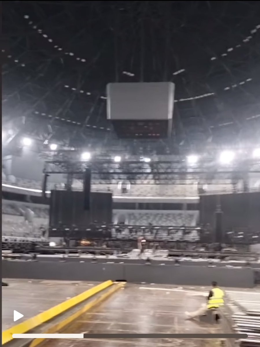 pakapakapuwpuw's tweet photo. Y'ALL LOOK AT THE STAGE OMG 😭🤙🏻 https://t.co/xYjKqgGxrE