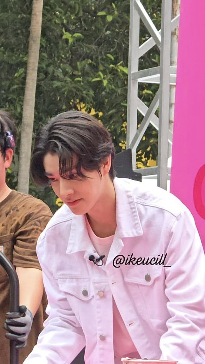 I just saw the prettiest boy ever 

#JAKE_IN_TRISAKTI #JAKE_IN_JAKELAND
#JAKE #ENHYPEN_JAKE #제이크 #엔하이픈_제이크