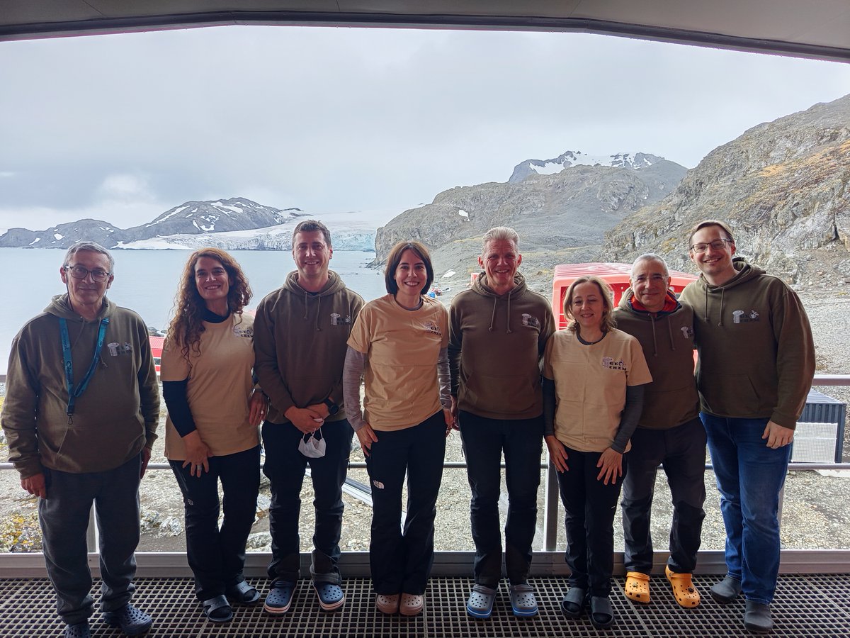 CIEMAT_OPI's tweet photo. La ministra de @CienciaGob, @DianaMorantR, se ha reunido con los integrantes del proyecto #GEOCHEM, co-liderado por @CIEMAT_OPI y @CSIC, cuyo objetivo es analizar los efectos del cambio climático e impacto humano en la #Antártida.
https://t.co/liilBfchsF https://t.co/LYxpsMe2KN