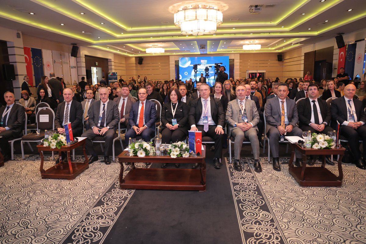 AB Türkiye Delegasyonu🇪🇺EU Delegation to Türkiye (@eudelegationtur) on Twitter photo 🇪🇺🇹🇷 EU Ambassador Thomas Ossowski joined <a href="/MFATurkiye/">Turkish MFA</a> Deputy Minister Ambassador Mehmet Kemal Bozay and Deputy Minister of <a href="/csbgovtr/">T.C. Çevre, Şehircilik ve İklim Dğş. Bakanlığı</a> <a href="/fatmavarank/">Fatma Varank</a> at the closing event of the <a href="/trdonguseleko/">Türkiye Döngüsel Ekonomi</a> project.
🇪🇺🇹🇷 🇪🇺🇹🇷 EU Ambassador Thomas Ossowski joined <a href="/MFATurkiye/">Turkish MFA</a> Deputy Minister Ambassador Mehmet Kemal Bozay and Deputy Minister of <a href="/csbgovtr/">T.C. Çevre, Şehircilik ve İklim Dğş. Bakanlığı</a> <a href="/fatmavarank/">Fatma Varank</a> at the closing event of the <a href="/trdonguseleko/">Türkiye Döngüsel Ekonomi</a> project.
🇪🇺🇹🇷