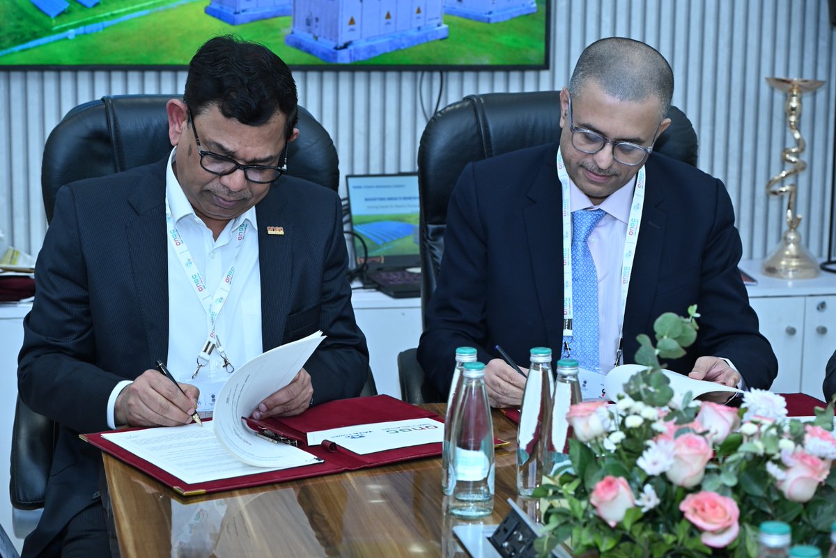 ONGC_'s tweet image. Partnering for Advanced Energy Storage Solutions at @IndiaEnergyWeek 2025, #ONGC signed an MoU with Tata Power Renewable Energy Limited (@_TPREL_)  to collaborate on Battery Energy Storage Systems (BESS)—a game-changer for India’s energy security &amp;amp; renewable integration. 
This…