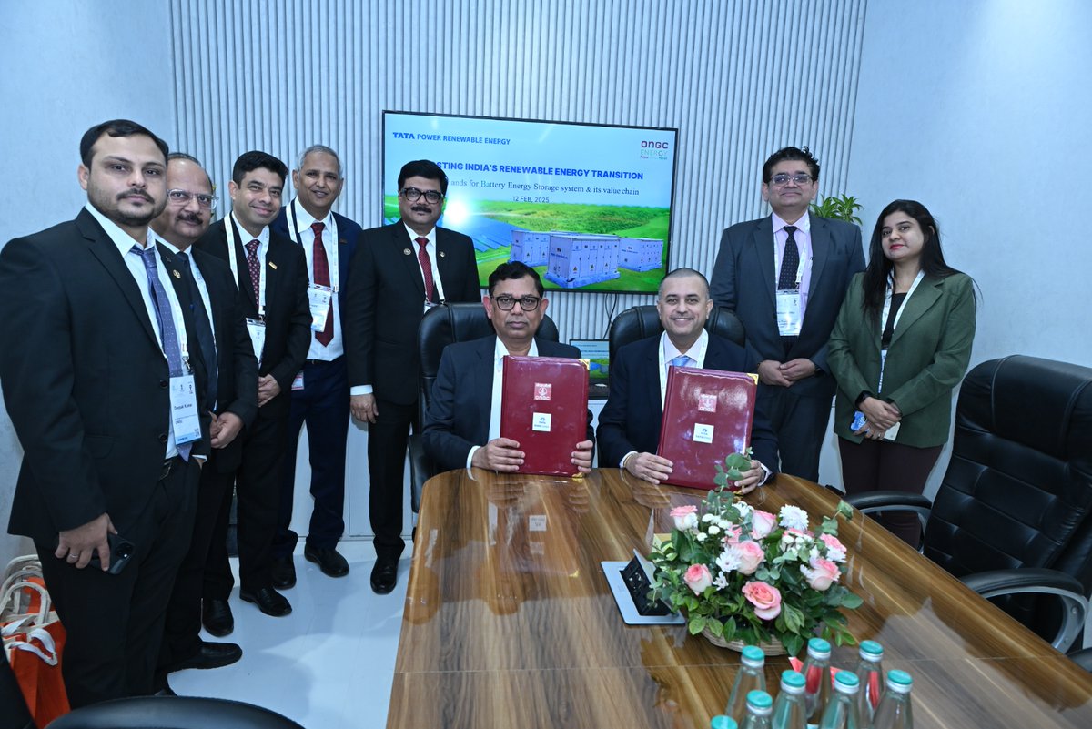 ONGC_'s tweet image. Partnering for Advanced Energy Storage Solutions at @IndiaEnergyWeek 2025, #ONGC signed an MoU with Tata Power Renewable Energy Limited (@_TPREL_)  to collaborate on Battery Energy Storage Systems (BESS)—a game-changer for India’s energy security &amp;amp; renewable integration. 
This…