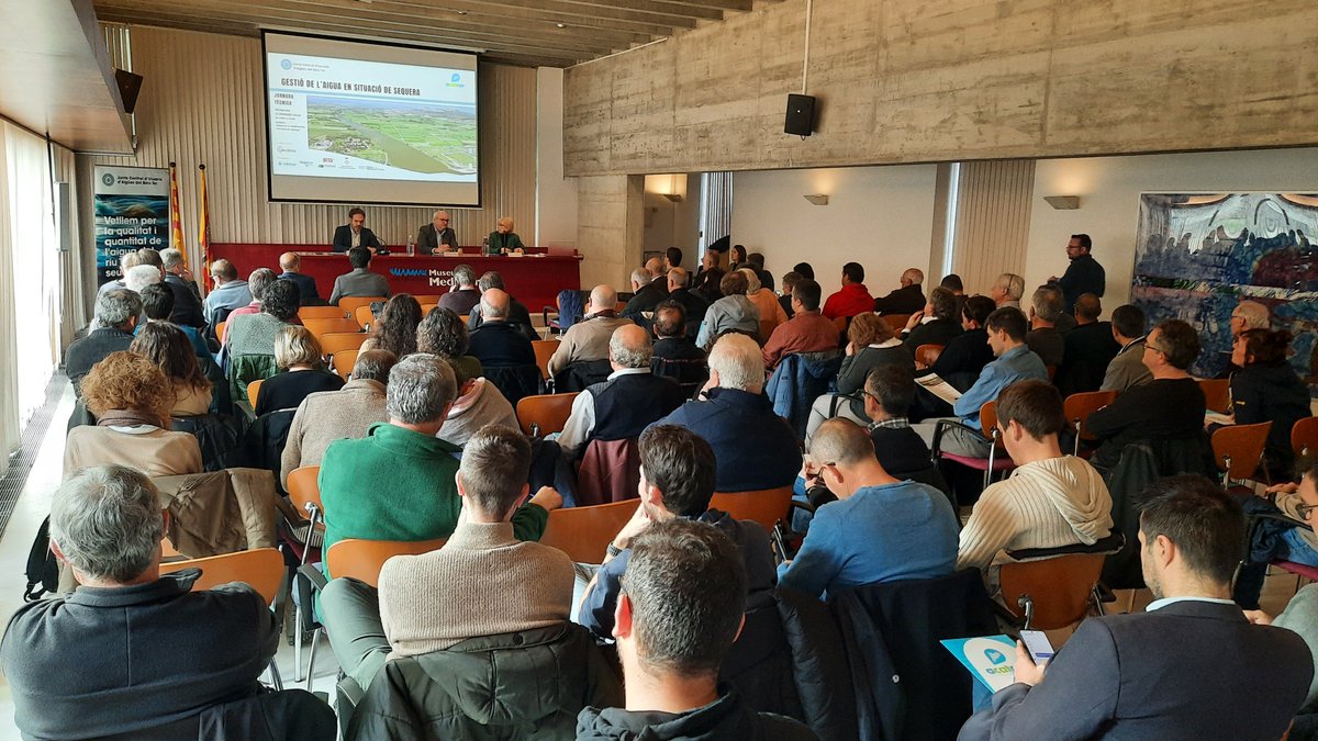 🚰💧 En marxa la Jornada sobre la gestió de l’aigua en situació de sequera al <a href="/MdlMediterrania/">Museu Mediterrània</a> 
L’actearrenca amb la benvinguda de l’alcalde de l'<a href="/AjTorroella/">Ajuntament de Torroella de Montgrí</a>,  Jordi Colomí; la dra gral de Transició Hídrica, Concha Zorrilla, i el representant d'Acciona, José Manuel Vázquez.