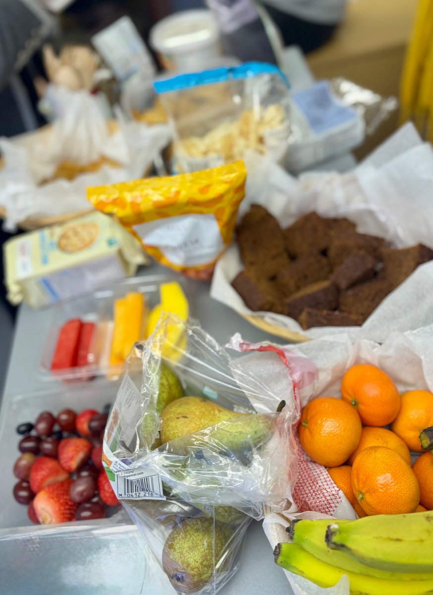 ManualHand_Free's tweet image. Bringing teamwork to the table! Our @RoyalFreeNHS Patient Safety & Risk team enjoyed a bring-&-share lunch in d workplace—coz wellbeing & connection are key to a thriving team. Good food, great company, & a little balance in our busy day! #Teamwork #WellbeingAtWork #PatientSafety