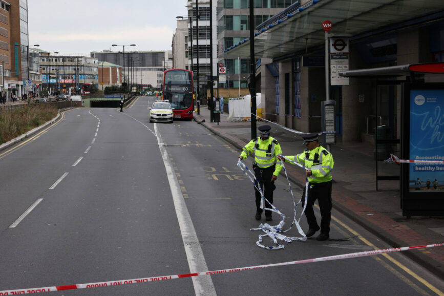 PolishExpress's tweet image. Hej Twitter! Strzelanina w Croydon. Sprawca nadal  polishexpress.eu/strzelanina-w-…