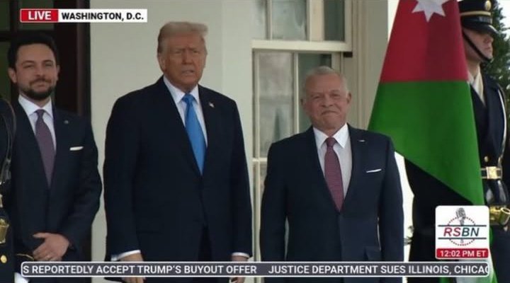 قالها #ترامب!
أنت أعظم رجل في الشرق الأوسط 🔥🇯🇴
وهذا مهو جديد ع #قايدنا_أبو_حسين
ورح نضل ومستمرين وبنعيد وبنزيد اكثر ... لا احد فوق الأردنيين 
#الاردن_للاردنيين 
هذا هو وطني وملكي وشعبي وبلدي وكرامتي ودمي ، نحن جنودك يا #سيدي قبل م نكون شعبك 🇯🇴🐆🔥.