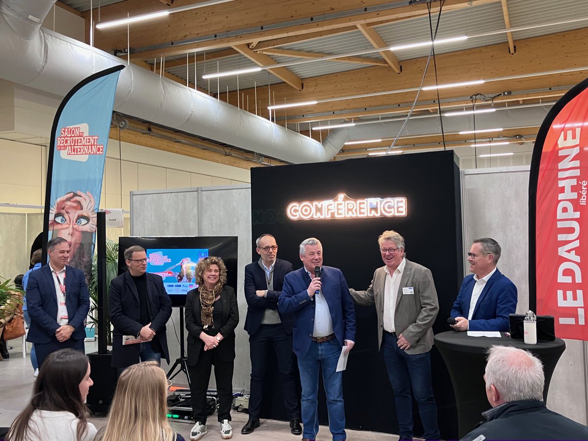 Belle affluence sur le stand #Fede pour ce 1er jour du salon du #recrutement #alternance à Valence ! Inauguration en présence de ⁦<a href="/Prefet26/">Préfet de la Drôme 🇫🇷🇪🇺</a>⁩ et ⁦<a href="/GruatL/">Cecile Gruat</a>⁩