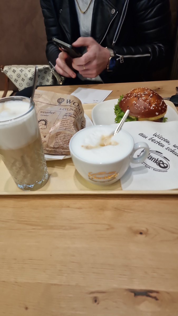 Guten morgen Findom 

Übernehm unser Frühstück loser 

#FinDom #Femdom #Zahlsklave #zahlschwein #paypig #zahltrottel #geldherrin #moneydom