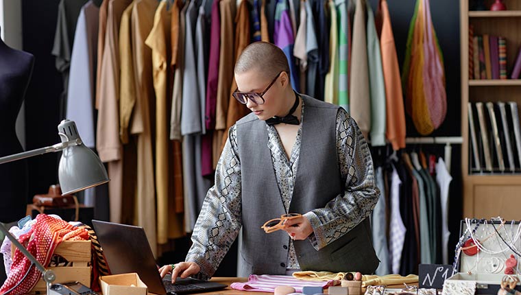 Vuelio's tweet image. Calling all fashionistas📢

Ahead of #londonfashionweek, here are the top 20 UK #fashion blogs, featuring @inthefrow @MenswearStyle @disneyrollrgirl @apetogentleman @besmacc &amp;amp; more
➡️tinyurl.com/ymsaf5hb