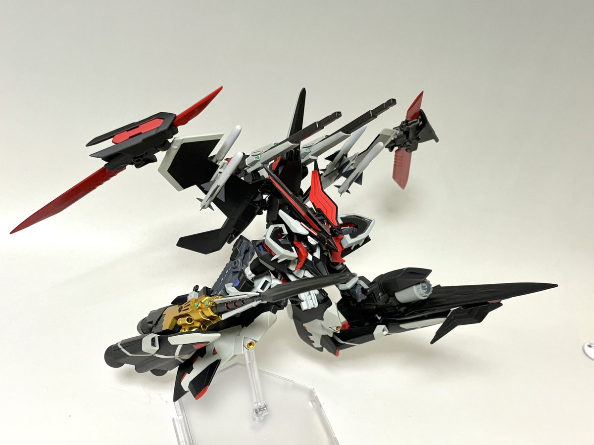 ayaka_works's tweet image. 完成!!
LBX ディードブラスライザー・ジーエクストⅡ
ディードカラーのブラスライザーがあるなら、ジーエクストも!!
、、、な感じで製作しました!
ディードっぽくドットフェニックスのパーツや搭載武器をアレンジしました。
#LBX
#ダンボール戦機