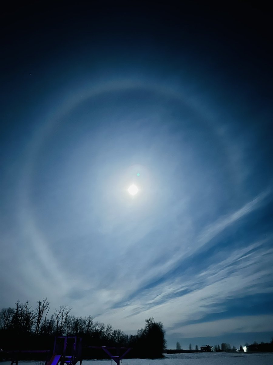 raisingheck13's tweet image. The more you know…
#moondogs #belowzero #minnesotanightlight