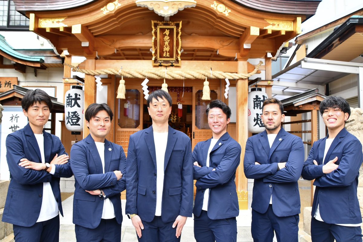 FCosakaOfficial's tweet photo. ／ 　開幕まであと4️⃣日🔥 ＼

プロチームで活躍するのは選手だけではありません。
2025シーズンのチームを支えるスタッフ陣をご紹介💪

#大嶽直人 監督
#藪田光教 ヘッドコーチ
#大槻紘士 テクニカルコーチ
#平野将弘 デベロップメントコーチ
#林完俊 GKコーチ
#浅野翔太 フィジカルコーチ
#李英漢 アシスタントコーチ兼通訳
#岩城孝次 チーフトレーナー
#緒方公紀 トレーナー
#池良寛 メディカルトレーナー
#ミランダ馬場ユウジ 通訳
#塩谷瑛利 チーフマネージャー
#浦川尚希 マネージャー
#瀬部泰斗 エキップメントマネージャー
#佐々木駿 サブマネージャー
#新谷健太 サブマネージャー

#FC大阪 #fcosaka #J3 #東大阪